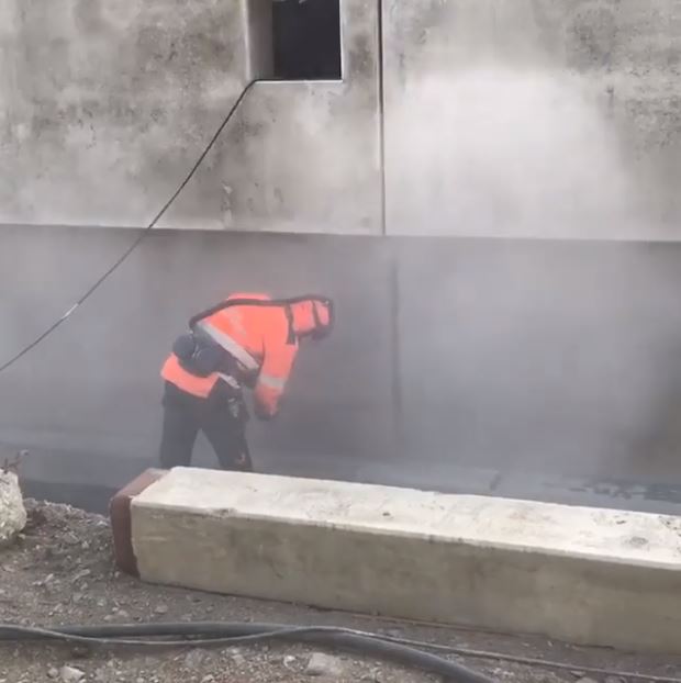 Sandblästring av motgjutningsytor på betongväggar i Åby